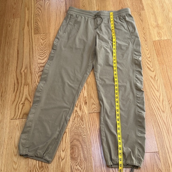 Kuhl ‘s women’s large jogger pants. - Picture 5 of 11